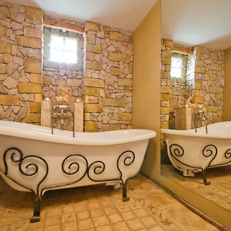 Beautiful Cottage In Dzierzecin Baltic Coast With Garden Nyaraló